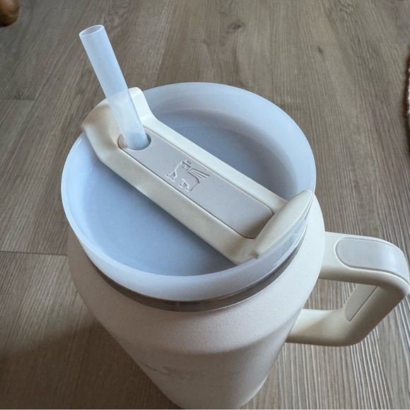 Stanley Cream Tumbler with Handle - Picture 7 of 8